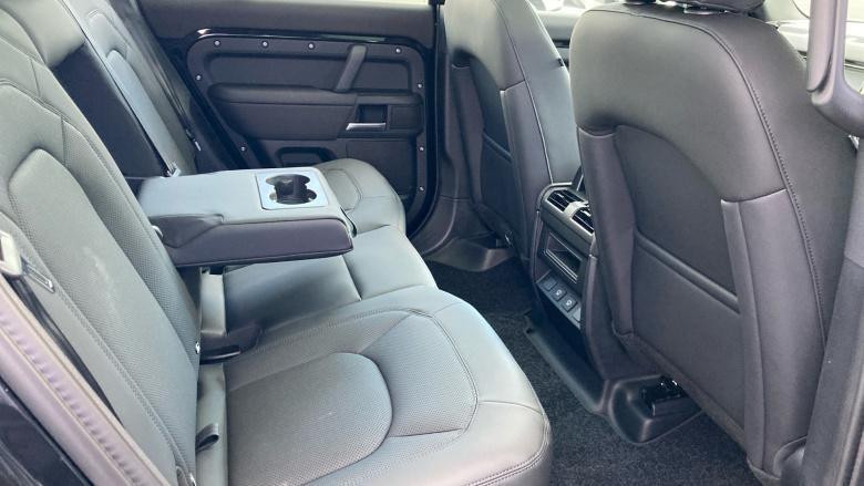 Land Rover Defender 3.0 D250 X-Dynamic SE 110 5dr Auto Diesel Estate